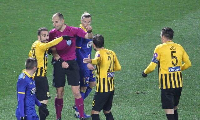 second goal from AEK was not allowed from VAR