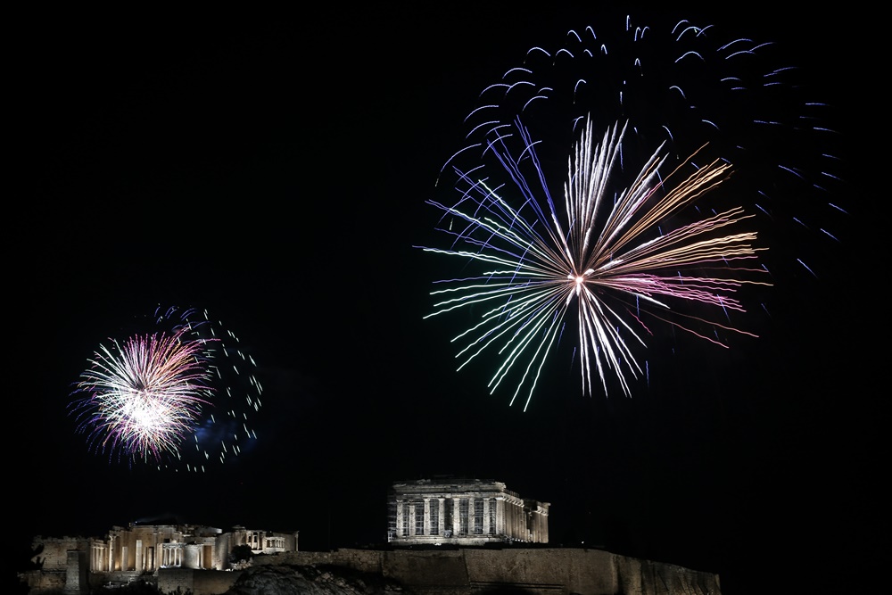 Πυροτεχνήματα Αθήνα 2021 αλλαγή χρόνου Πρωτοχρονιά 