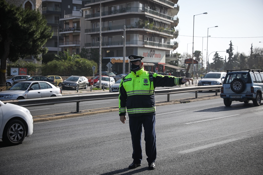 Έλεγχοι αστυνομίας κορονοϊός: «Βροχή» τα πρόστιμα, στους δρόμους η ΕΛ.ΑΣ.