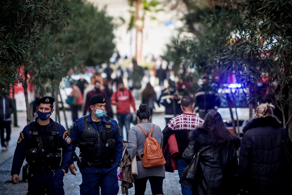 Ουρές στα μαγαζιά – κορονοϊός: Aιχμηρή ανάρτηση του προέδρου του ΠΣΑΠ για την Ερμού