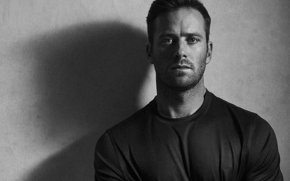 Armie Hammer ηθοποιός: Το σκάνδαλο και η αποχώρηση από το “Shotgun Wedding”