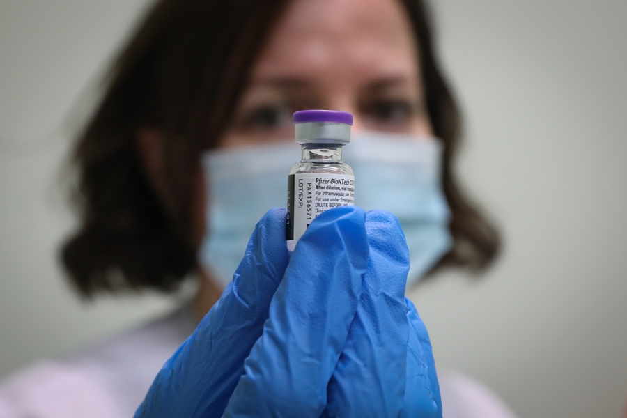 Εμβόλιο Pfizer – Sanofi: Χέρι βοηθείας για παραγωγή 100 εκατομμυρίων δόσεων