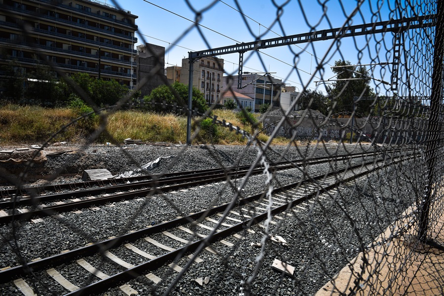 18χρονη Λάρισα: Αγωνία για την κοπέλα που την «χτύπησε» ρεύμα σε σιδηροδρομικές γραμμές