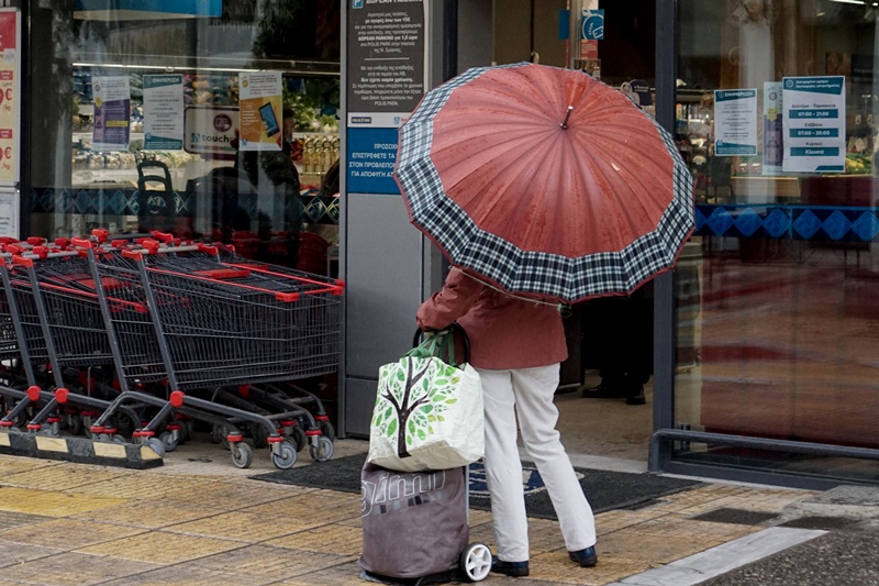 Ανοιχτά καταστήματα σήμερα 3/1: Ποια λειτουργούν