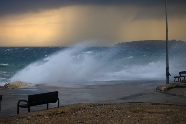 αγριεμένη θάλασσα