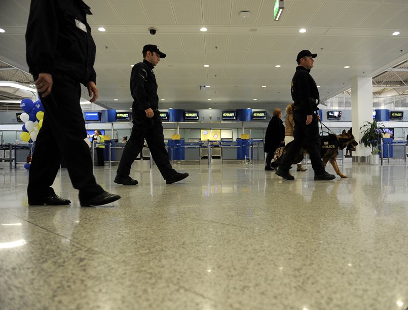 Αεροδρόμιο ναρκωτικά: Ηρωίνη κρυμμένη στα τοιχώματα βαλίτσας