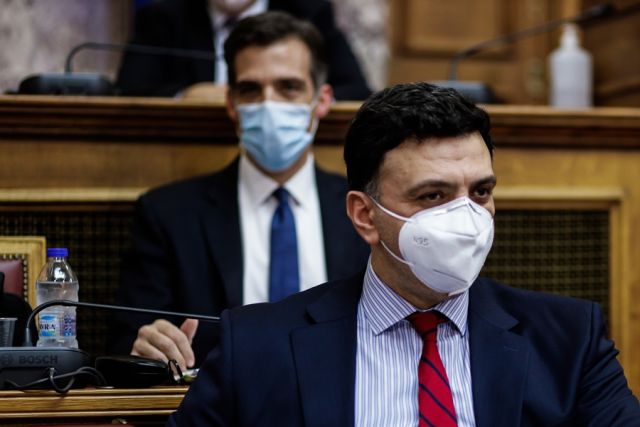 Βασίλης Κικίλιας με μάσκα στη Βουλή 