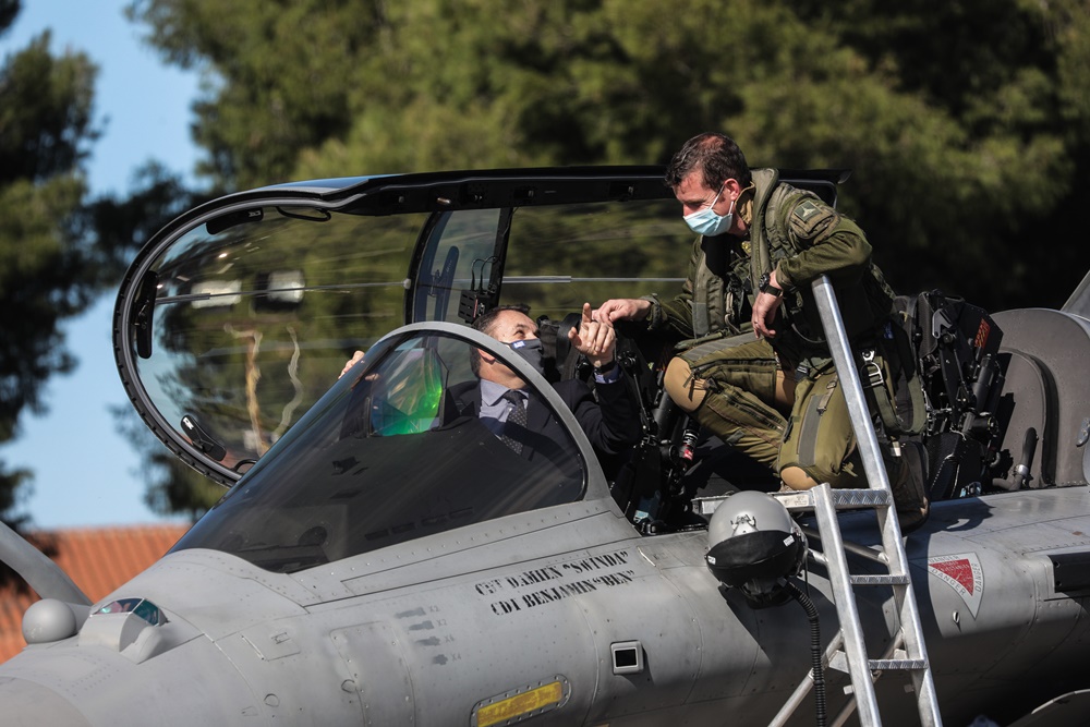 Rafale Ελλάδα – εκπαίδευση: Οι πιλότοι μπήκαν στα γαλλικά αεροσκάφη
