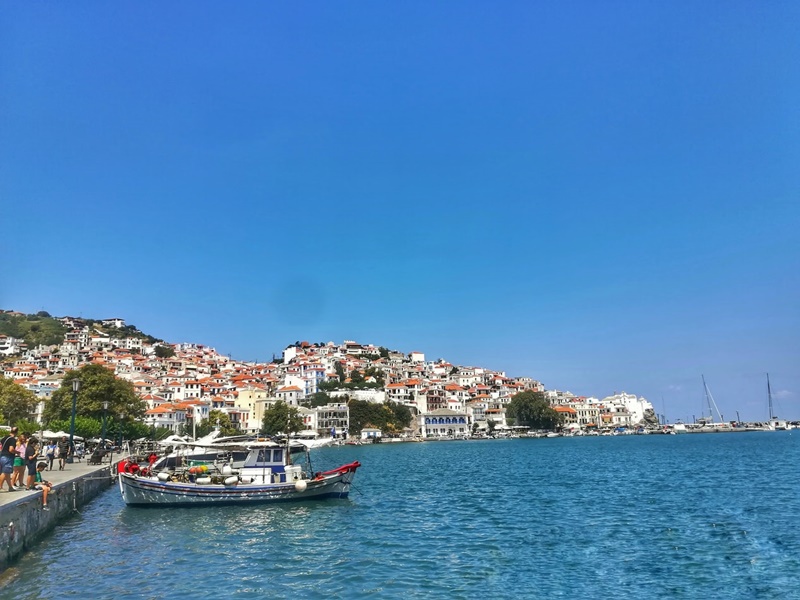 Σκόπελος ταξίδι διακοπές: Δημοσιογράφος της Daily Mail αποθεώνει το ελληνικό νησί