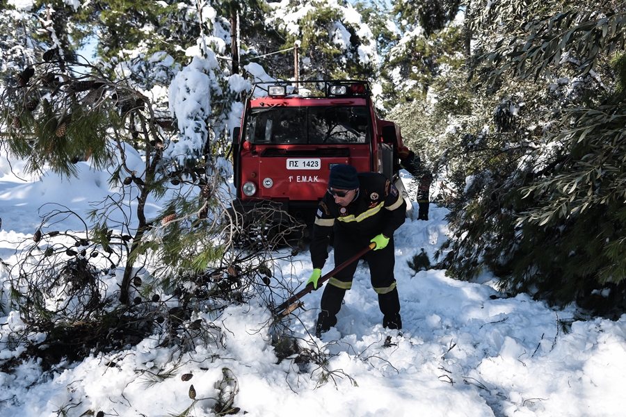 ΔΕΔΔΗΕ βλάβες κακοκαιρία: Σε όλη τη χώρα έμειναν χωρίς ρεύμα 100.000 νοικοκυριά