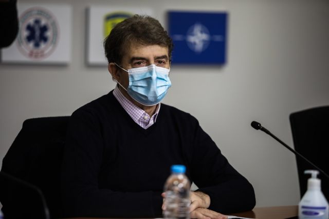 Μιχάλης Χρυσοχοΐδης Υπουργός Προστασίας του Πολίτη της Ελλάδας με μάσκα