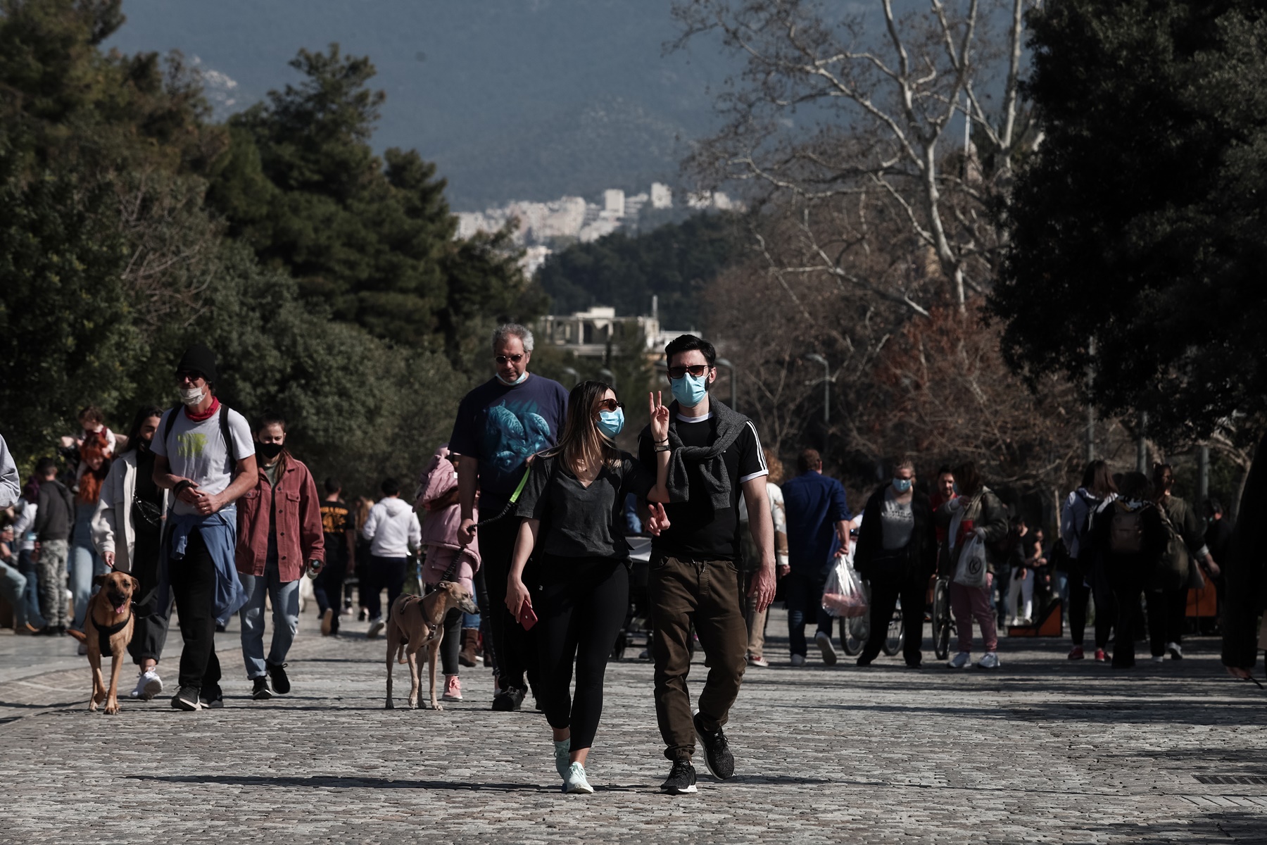 Αύξηση κρουσμάτων Ελλάδα: Οι 4 λόγοι που προκάλεσαν την “έκρηξη”