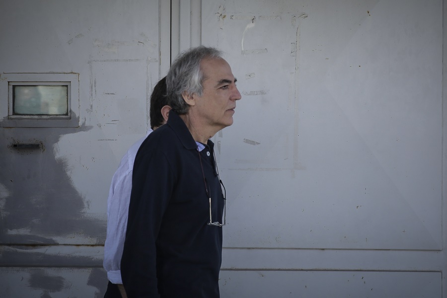 Νίκολας Μπερνς – Κουφοντίνας: «Η ελληνική κυβέρνηση καλά κάνει και αρνείται να του κάνει το χατίρι»