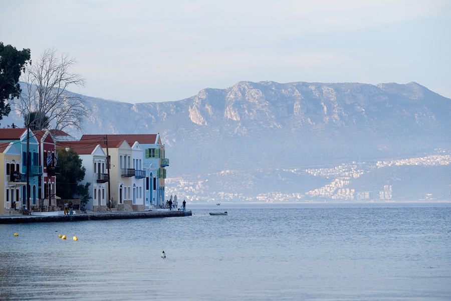 Καστελόριζο – Τουρκία: Γεωγραφικά δεν είναι στο Αιγαίο, λέει ο Νταβούτογλου