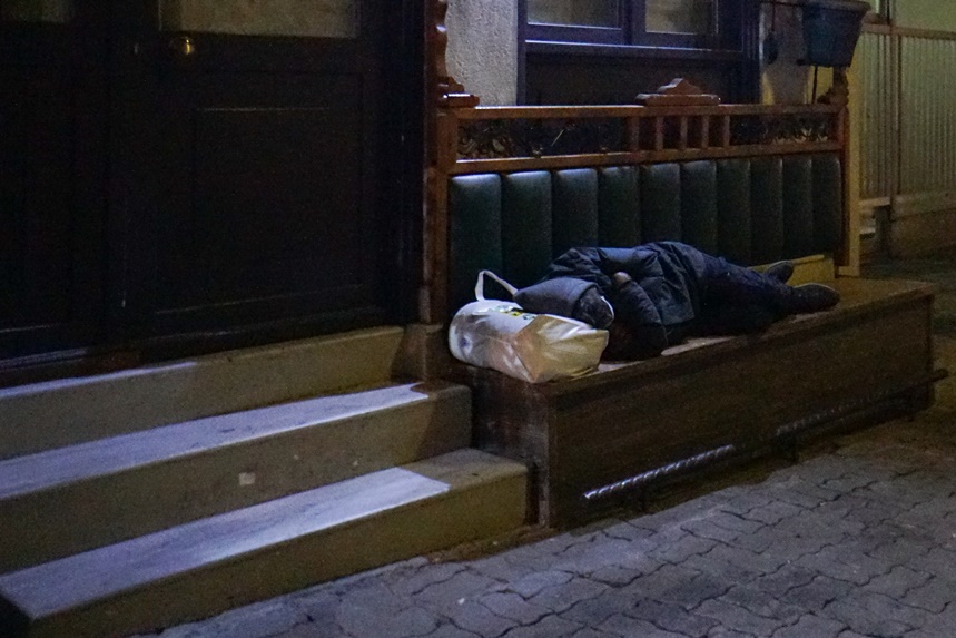 Άστεγοι Αθήνα: Υιοθέτηση της «Χάρτας Δικαιωμάτων Αστέγων» από τον δήμο Αθηναίων