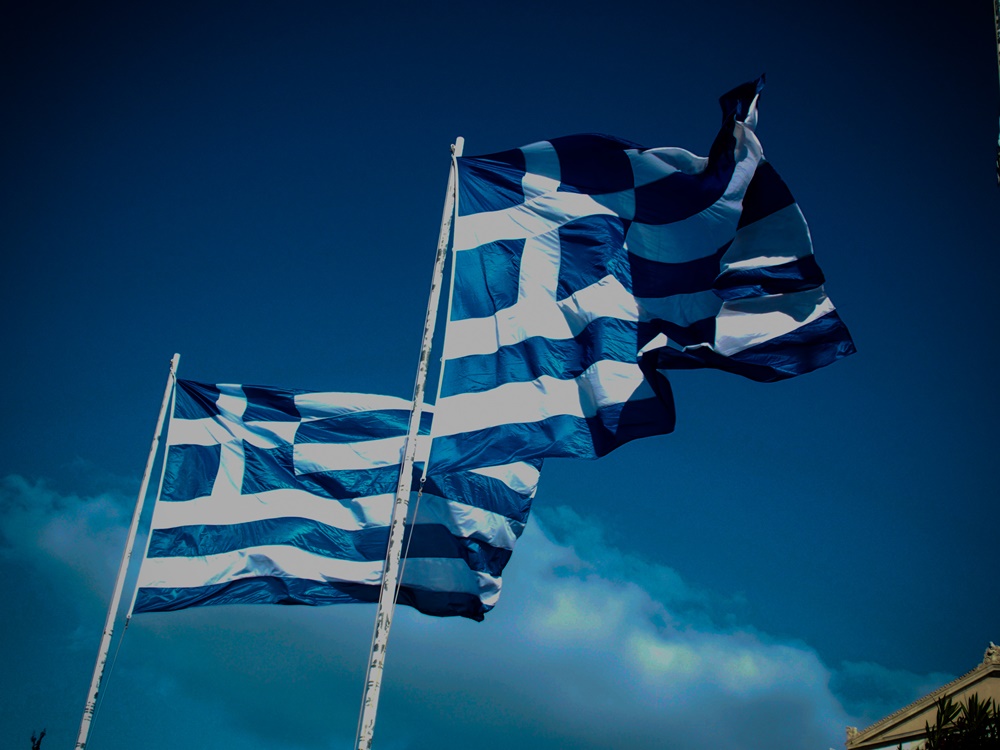 25 Μαρτίου 2021 Ρέθυμνο: Η τεράστια ελληνική σημαία που σηκώθηκε με γερανό