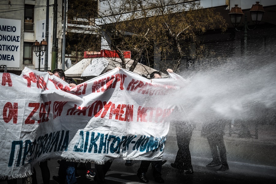 Πορεία για Κουφοντίνα: 29 προσαγωγές διαδηλωτών, ένταση στη συγκέντρωση