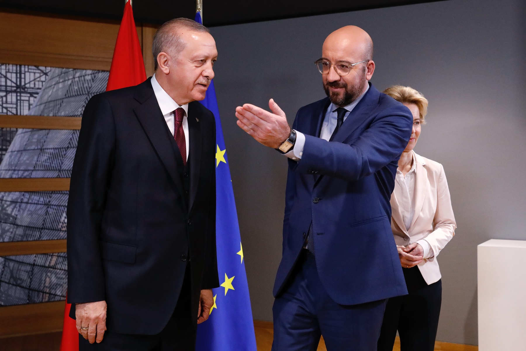 Κυρώσεις ΕΕ σε Τουρκία: Παγώνουν τα σχέδια λόγω «βελτίωσης κλίματος»