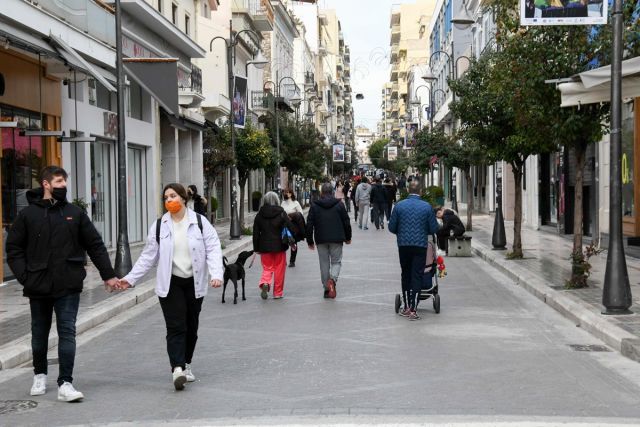 Κόσμος με μάσκα δρόμος 