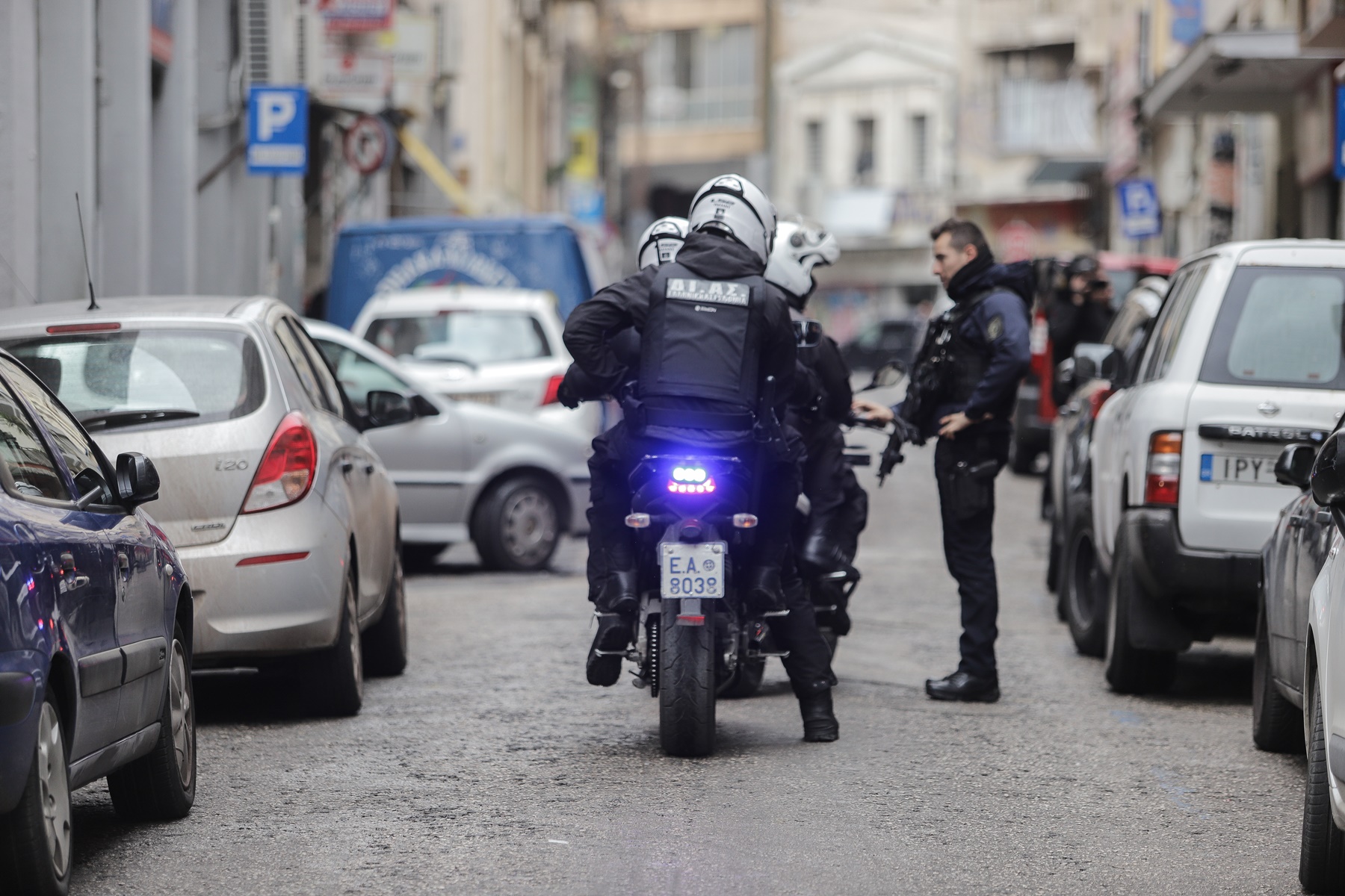 Επίθεση με γκαζάκια σε σπίτι αστυνομικού: Νέο “χτύπημα” στη Θεσσαλονίκη