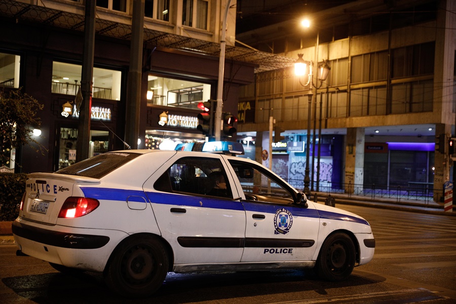 Σύλληψη διαρρήκτη – κέντρο Αθήνας: Σε ξενοδοχείο έκρυβε τα κλοπιμαία