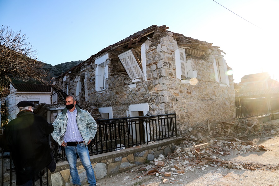 Ελασσόνα σεισμός ζημιές: «Από θαύμα σώθηκαν τα παιδιά»