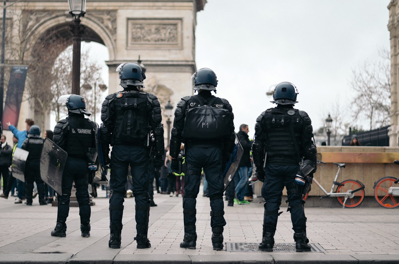 Πυροβολισμοί Παρίσι τώρα: Σοβαρά τραυματισμένο 10χρονο κορίτσι