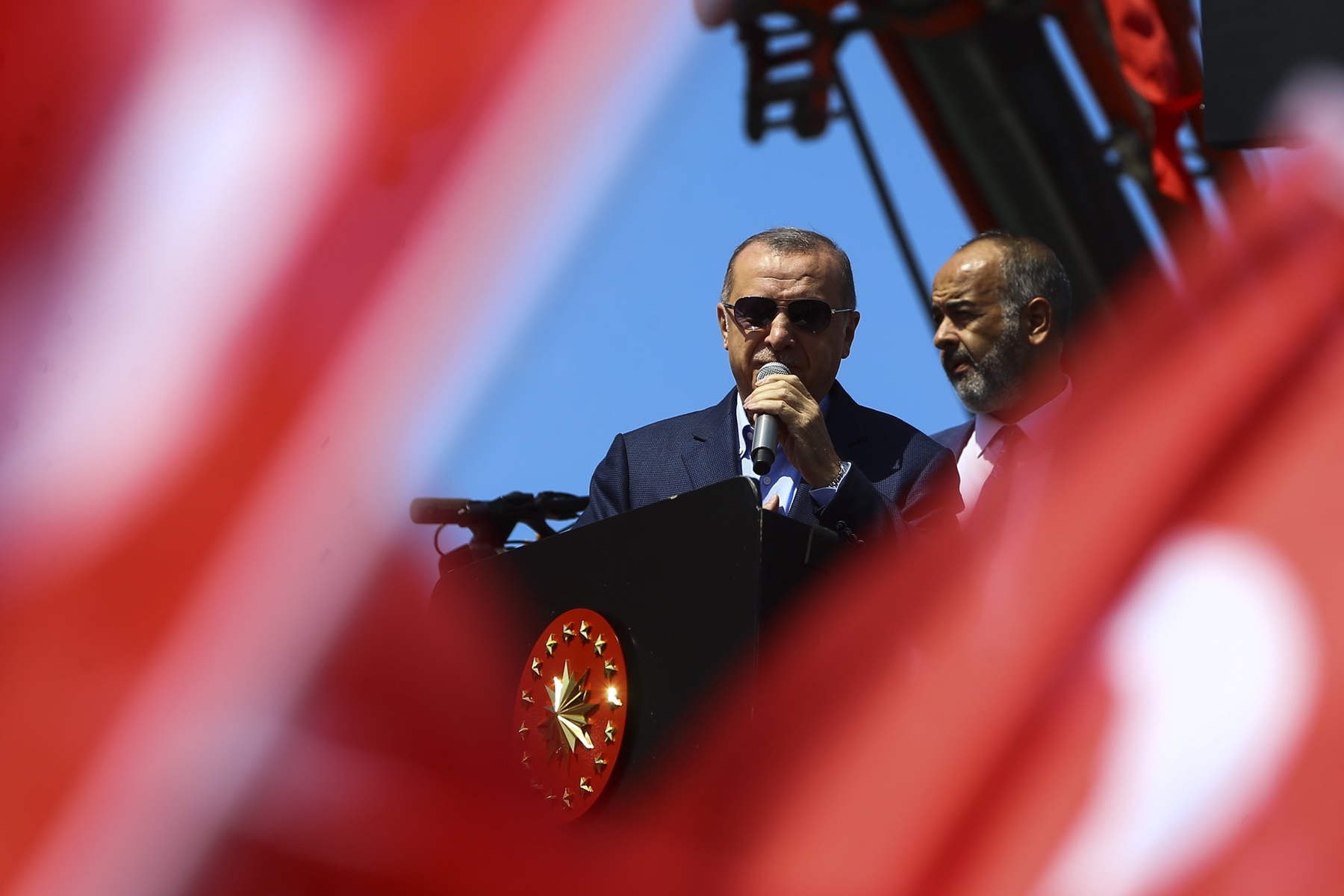 Ερντογάν – Μπάιντεν: Πυρά της αντιπολίτευσης στον Τούρκο πρόεδρο