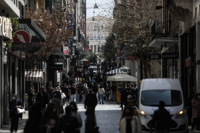 Κόσμος στην Ερμού