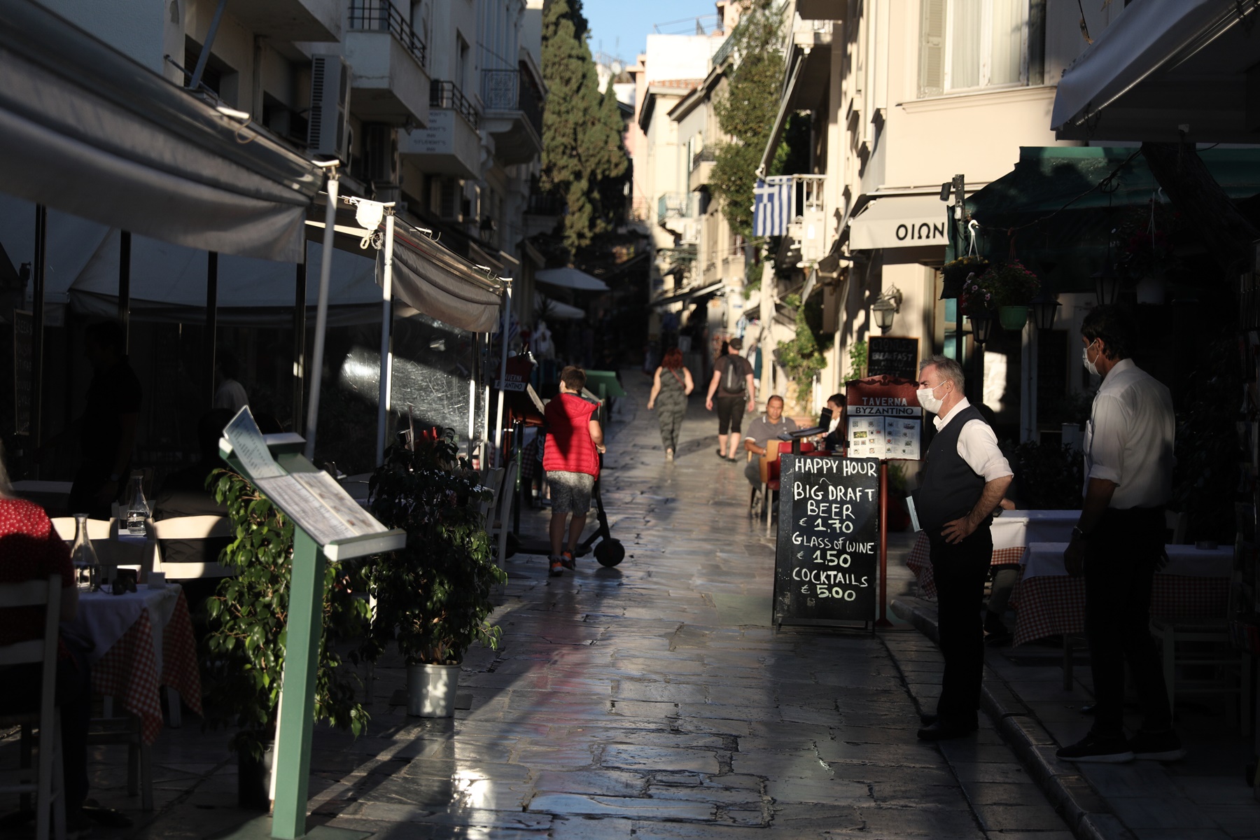 Εστίαση άνοιγμα μέτρα: Τα όρια σε πελάτες και τα self test