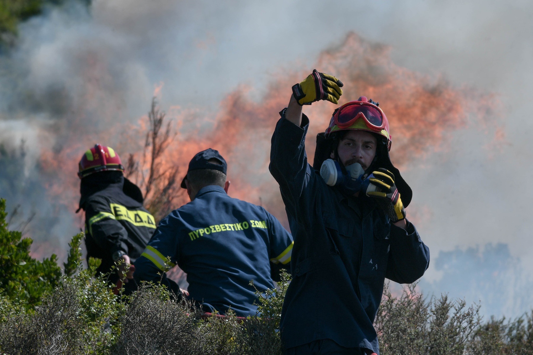 Άνδρος φωτιά τώρα: Απειλούν χωριά οι φλόγες, εκτός ελέγχου η κατάσταση