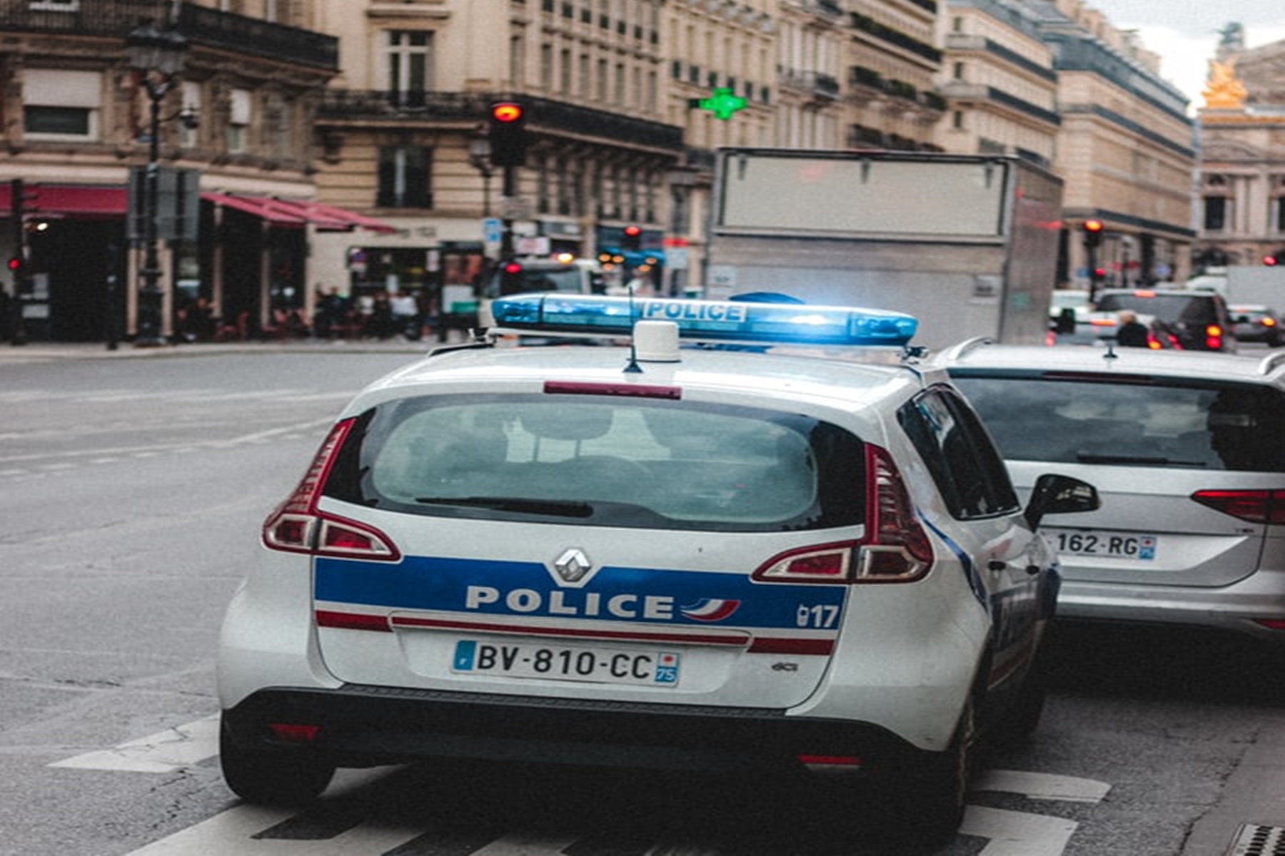 Επίθεση με μαχαίρι – Γαλλία: Τραυματίας μια αστυνομικός