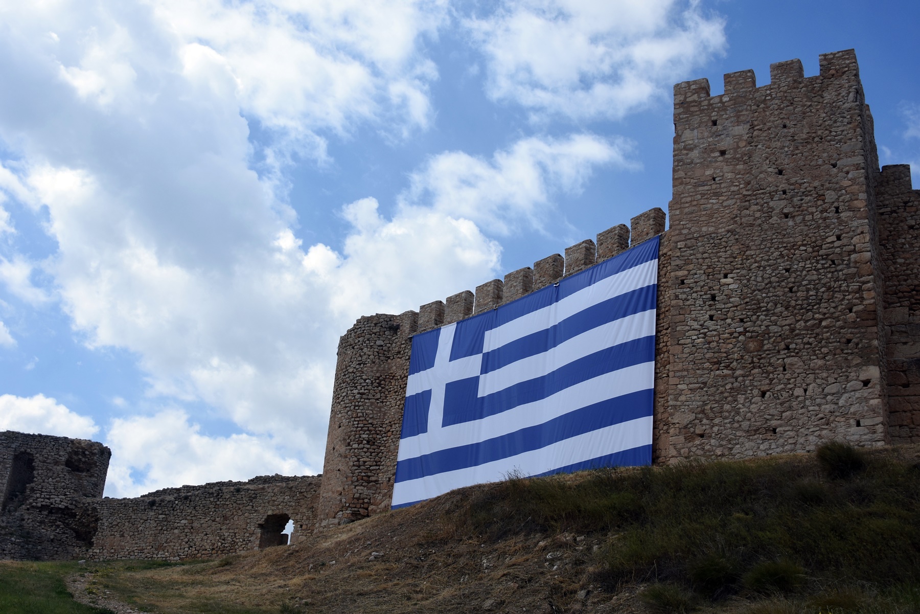 Κάστρα στην Ελλάδα: Επιβλητικά και σε εντυπωσιακά τοπία