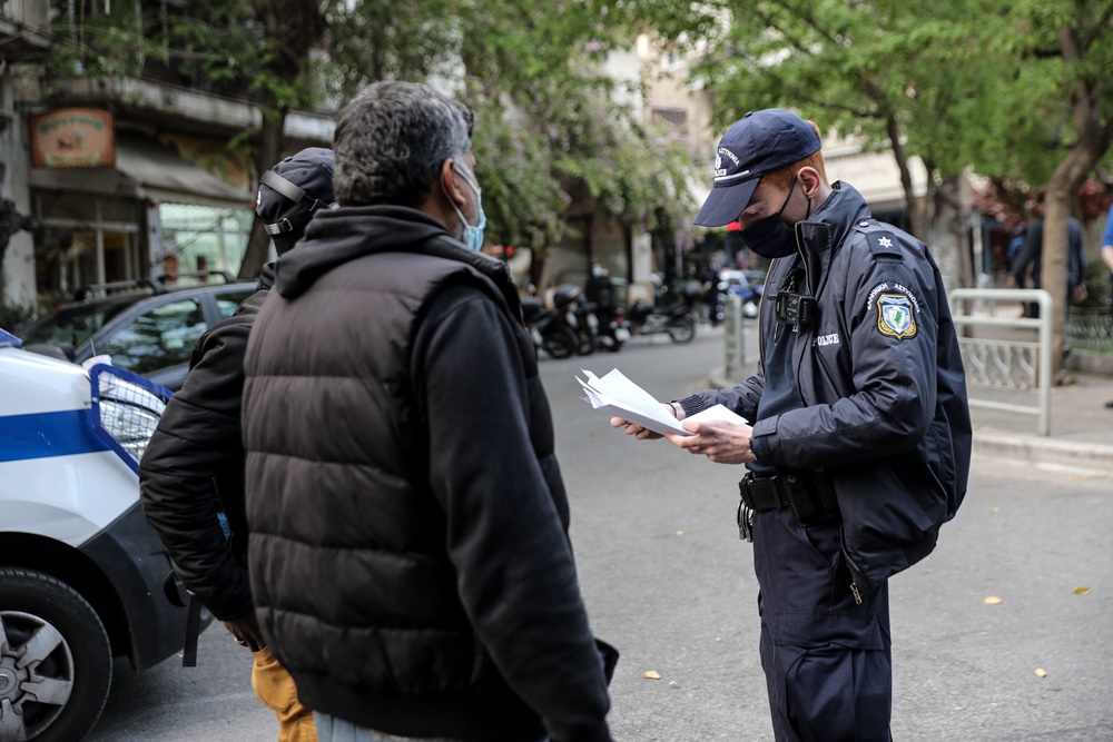 Κυψέλη κορονοπάρτυ: Νέα έφοδος της ΕΛ.ΑΣ. στην πλατεία Αγίου Γεωργίου