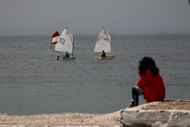 κόκκινη ζακέτα θάλασσα 