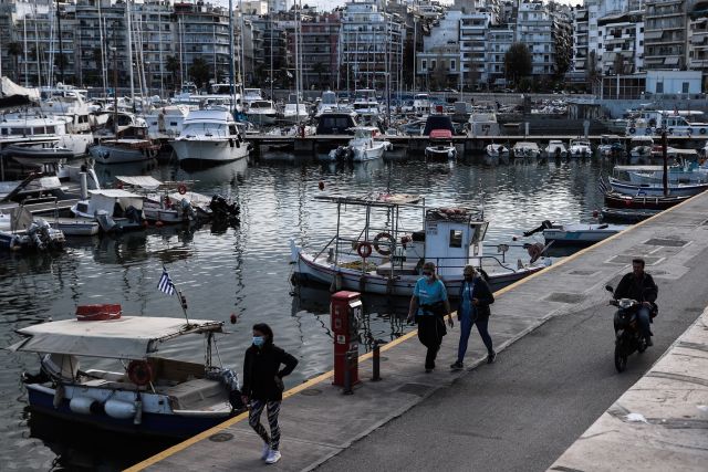 Κόσμος μάσκα λιμάνι 