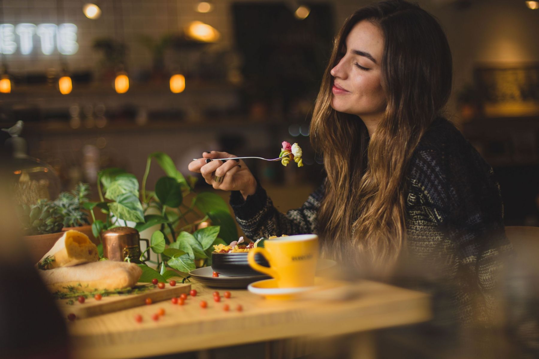 Φαγητό και ψυχολογία: 5 τροφές που φτιάχνουν τη διάθεση