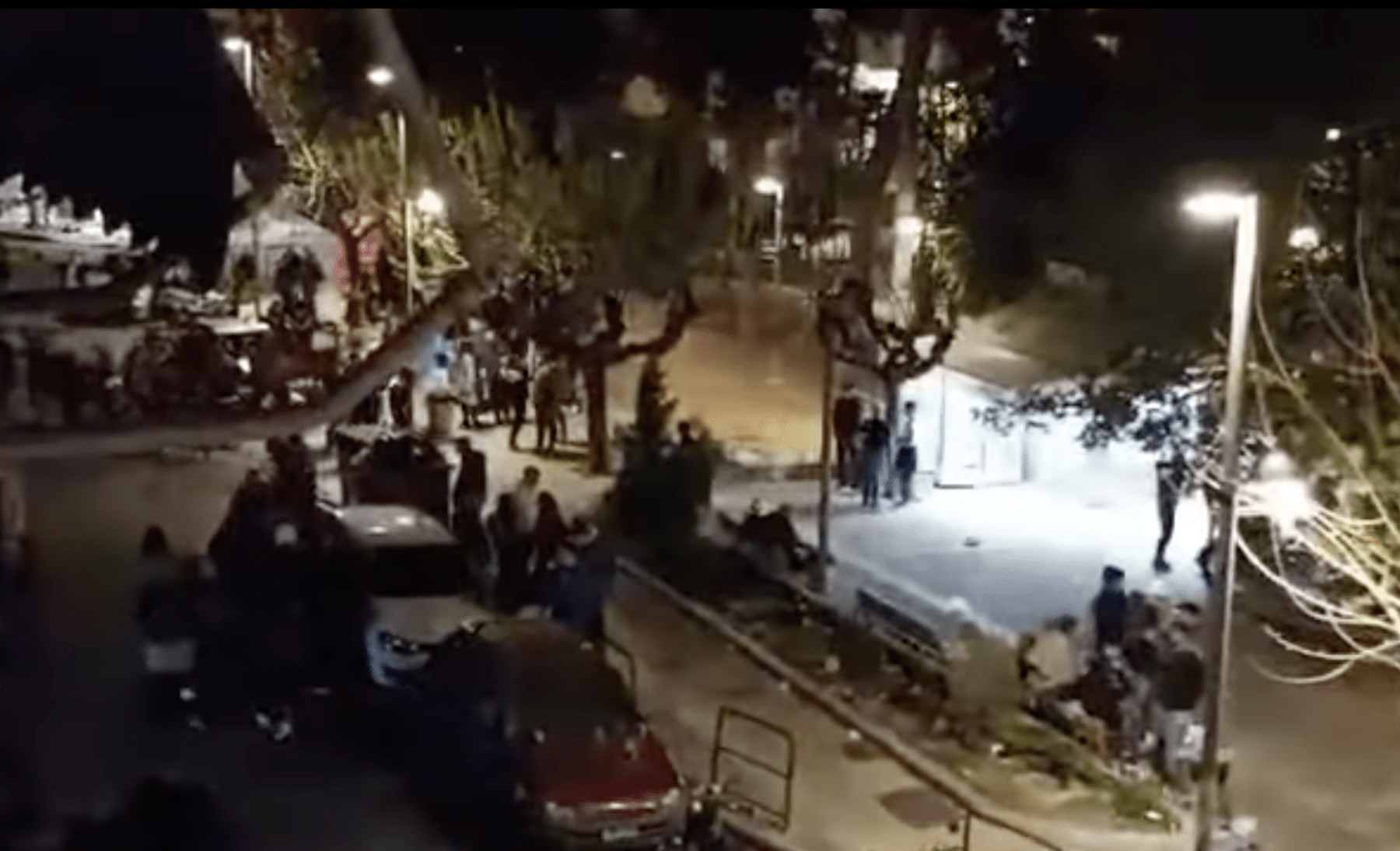 Πλατεία Βαρνάβα σκουπίδια: Έντονες οι διαμαρτυρίες των κατοίκων μετά τα κορονοπάρτι
