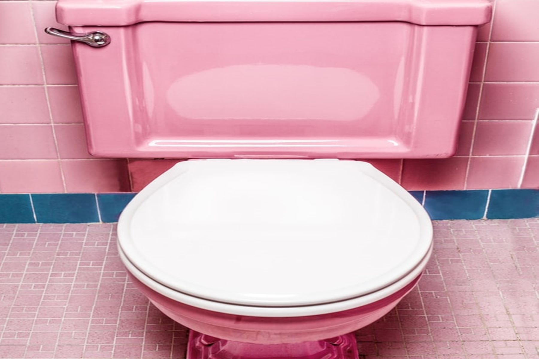 Γιατί πρέπει να κλείνουμε το καπάκι της τουαλέτας: Ο λόγος είναι σοβαρός