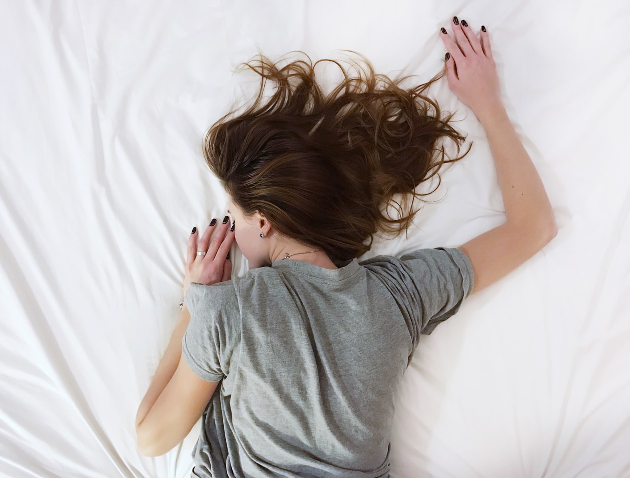 Ύπνος χωρίς μαξιλάρι: Τα πλεονεκτήματα που δεν γνωρίζατε