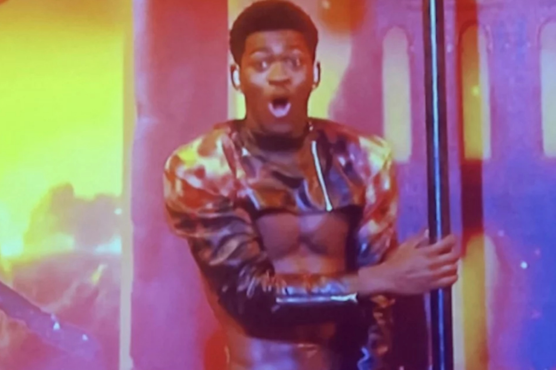 Viral: Σκίστηκε ο καβάλος του Lil Nas στη σκηνή