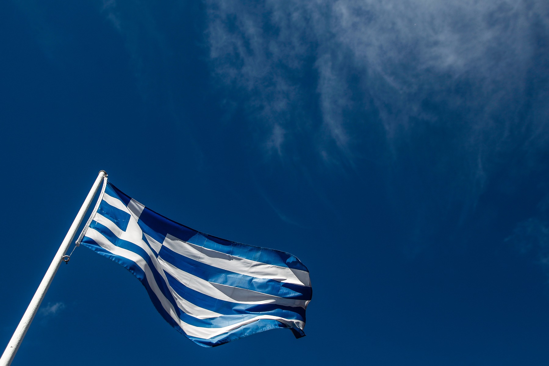 Ελληνική σημαία στη Σαντορίνη: 1.500 τ.μ με τη γαλανόλευκη!
