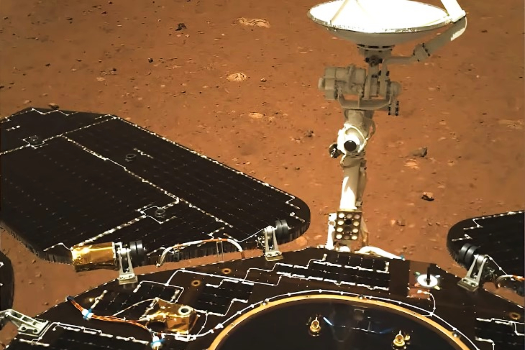 Κινέζικο «Ζουρόνγκ» στον Άρη: «Περπάτησε» για πρώτη φορά στον κόκκινο πλανήτη