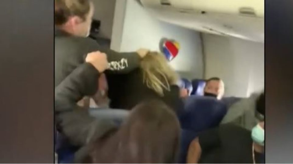 Ξύλο σε πτήση: Γυναίκα πλάκωσε στο ξύλο αεροσυνοδό