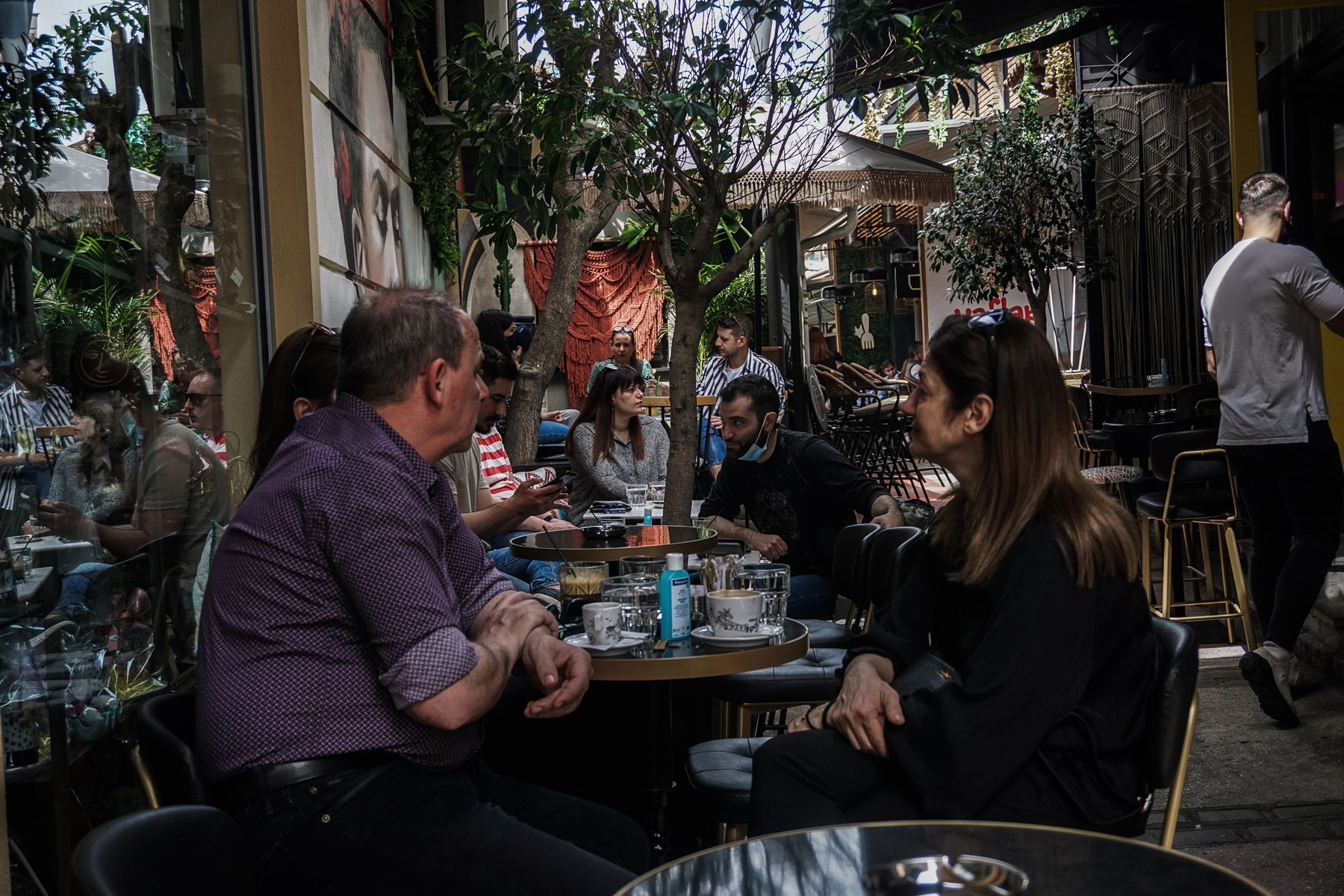 Εστίαση άνοιγμα Λάρισα: Από νωρίς το πρωί γέμισαν οι καφετέριες