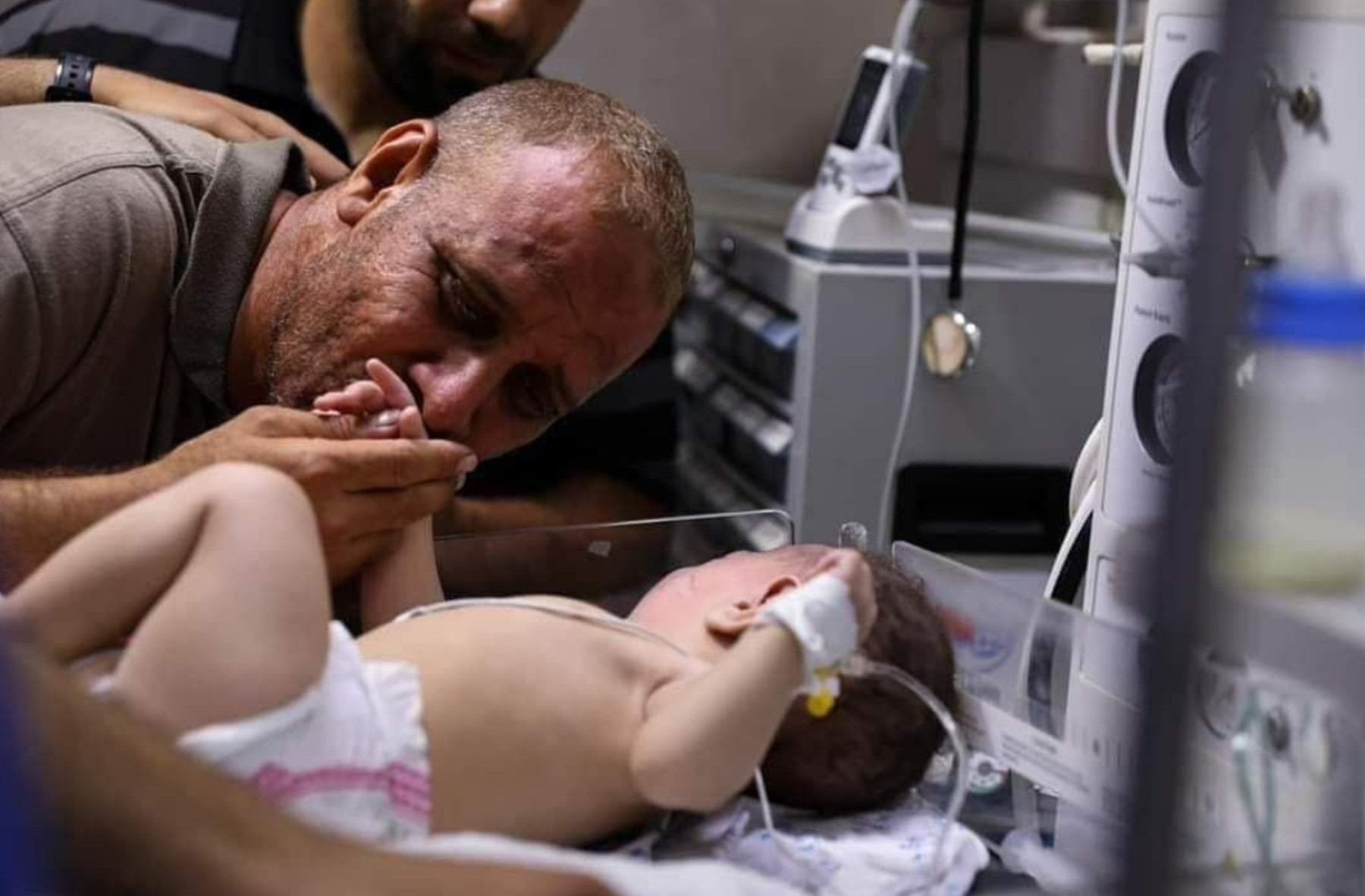 Ισραήλ νεκροί: Μωράκι ανασύρθηκε από τα ερείπια – Σκοτώθηκαν 10 μέλη της οικογένειας