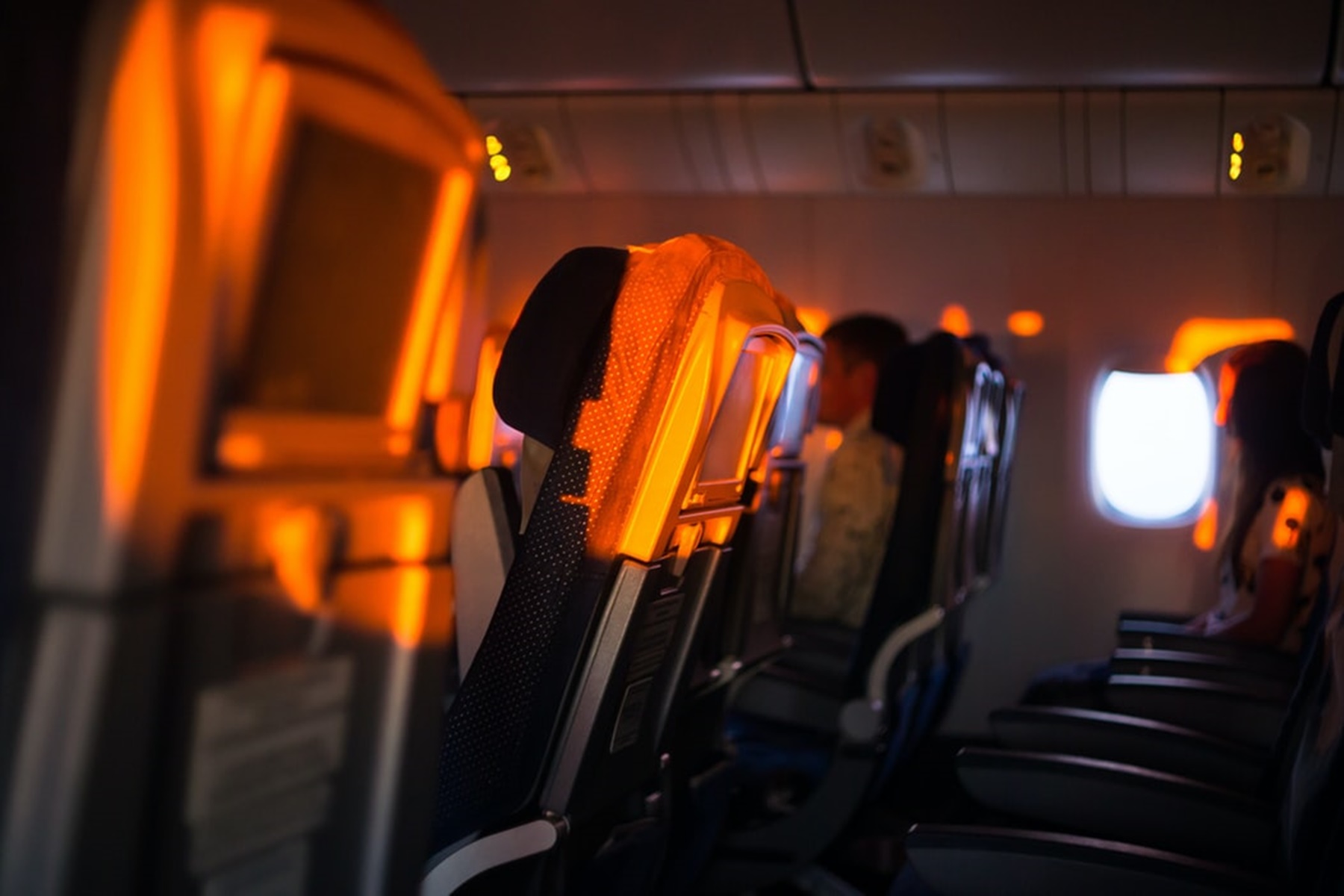 Ανοιχτό κινητό στο αεροπλάνο: Βρήκαμε τι θα συμβεί αν δεν κλείσετε το wifi