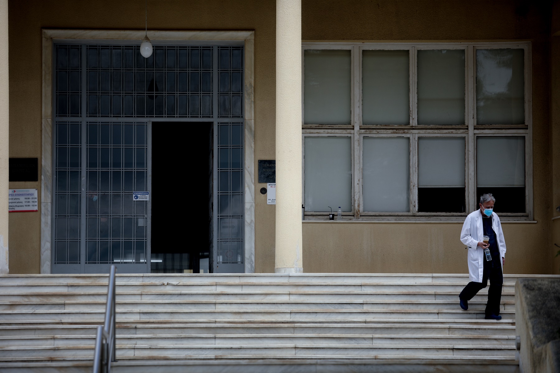 Τουρίστας ΜΕΘ: Μπήκε στην Ελλάδα με αρνητικό τεστ, νοσηλεύεται διασωληνωμένος