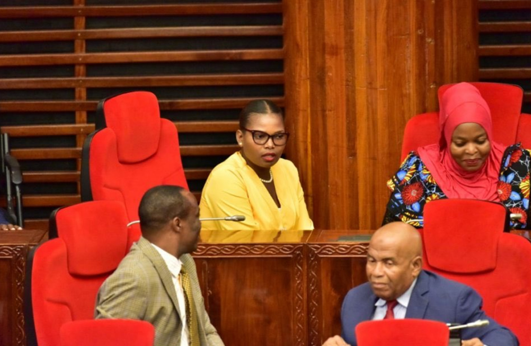 Βουλευτής Τανζανία: Αποβλήθηκε από το κοινοβούλιο λόγω του ντυσίματος