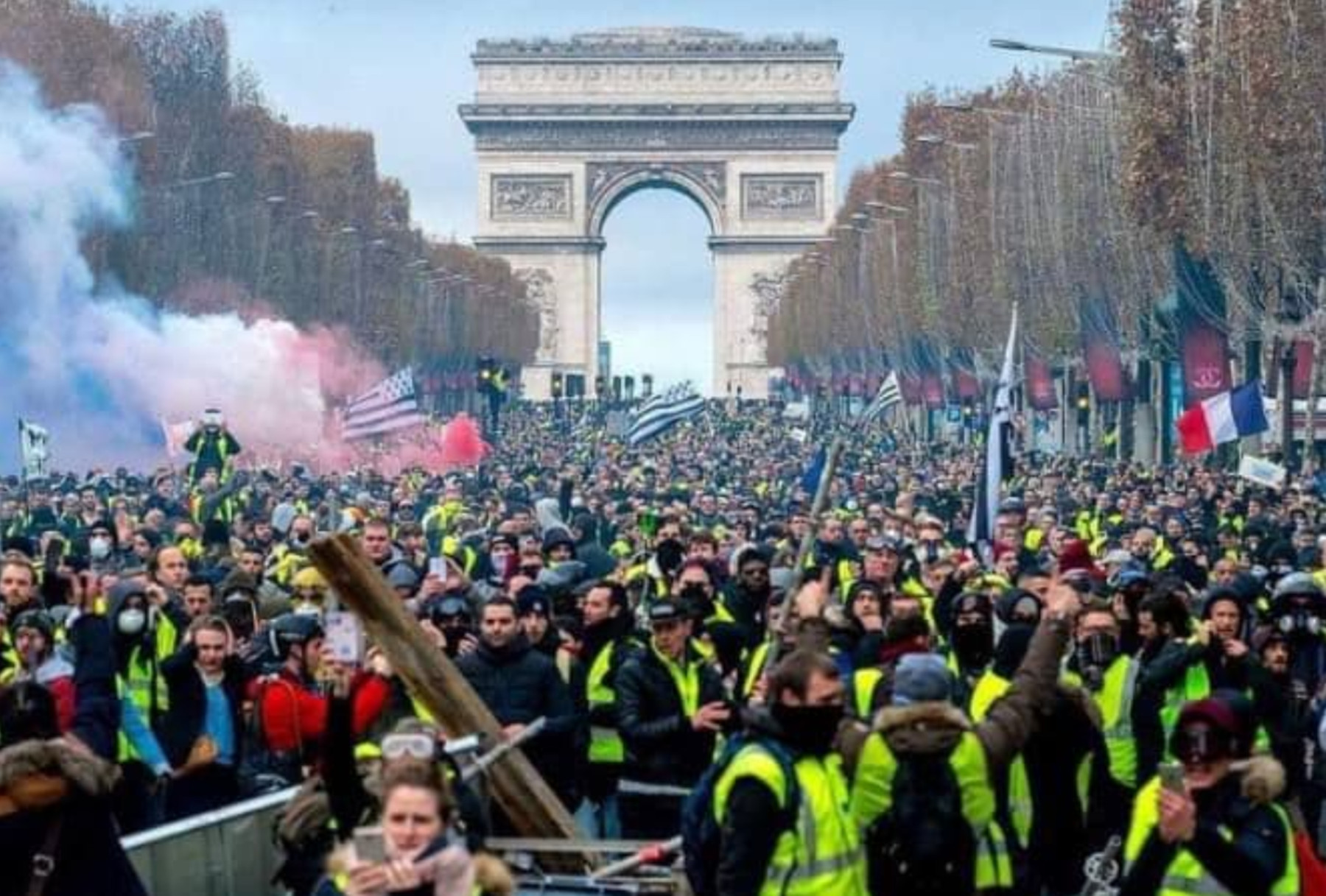 Διαδηλώσεις Γαλλία: Ανάστατοι οι πολίτες με τα νέα μέτρα από Μακρόν